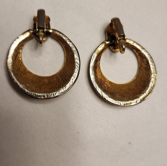 VINTAGE GOLD TONE CLIP-ON HOOP EARRINGS BOLD MODERNIST DESIGN - Picture 5 of 6